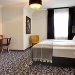 Grauer Baer 4*
