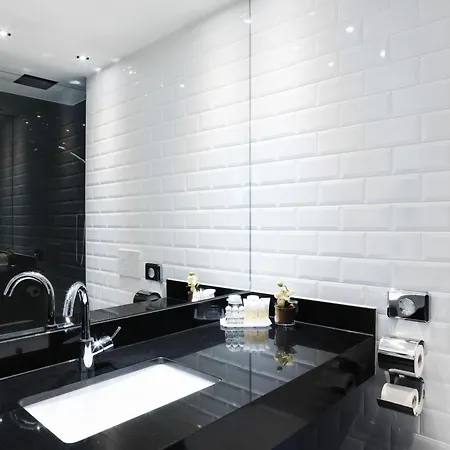 グラウアー ベア ホテル インスブルック