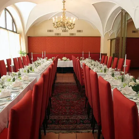 Grauer Baer Инсбрук